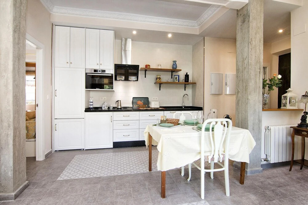 Bright & Elegant City Centre 3 BR Apart