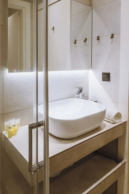 Athens Center Modern Suite