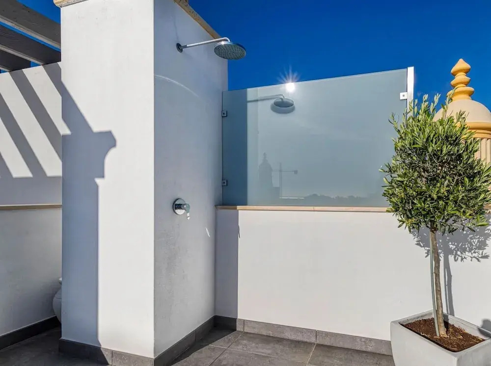 7 Boa Nova Immaculately Presented TWO Storey TOW