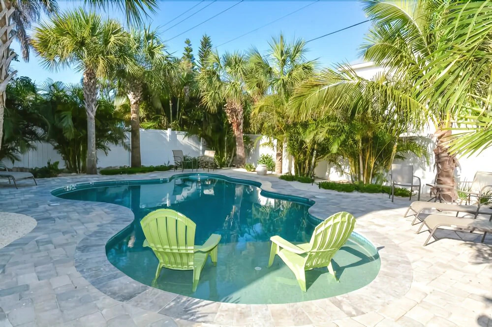 Bodacious Oasis 4 Bedrooms 2 Bathrooms Home
