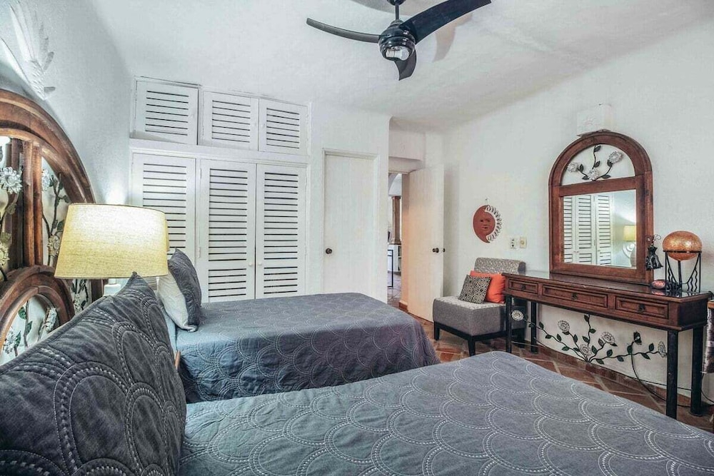 Ocean View 2Br Condo-balcony-beach-pool VDS 111