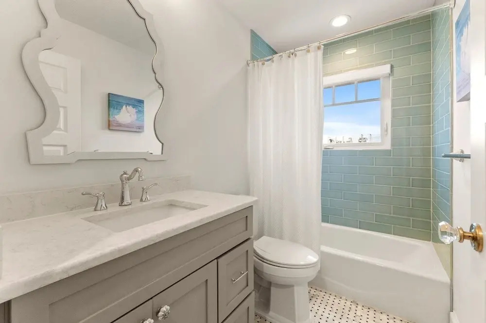 Seaside Haven 4 Bedroom Home by RedAwning