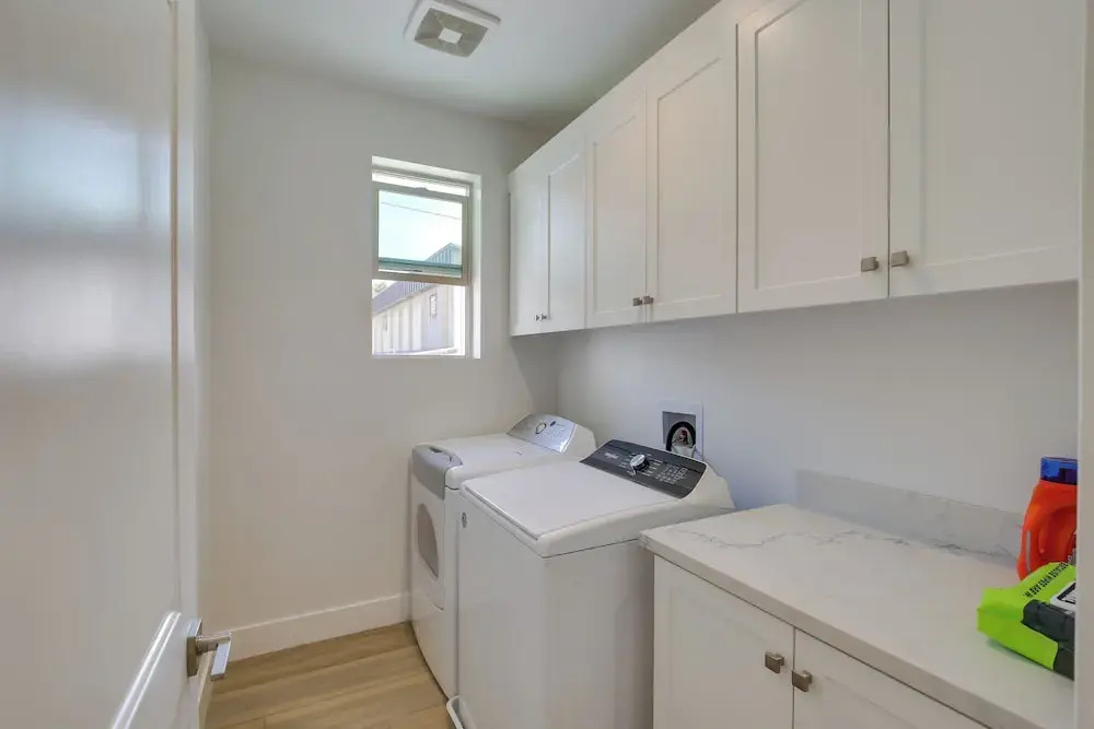 Pet-Friendly Paramount Home, 16 Mi to Los Angeles