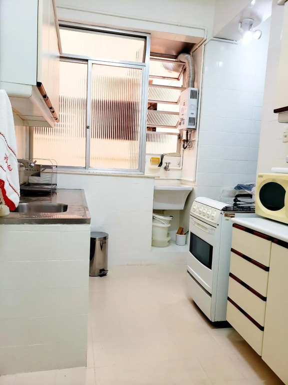 Apartamento COPACABANA REFORMADO - 400m da PRAIA, 2 QUARTOS, Portaria 24h, Wi-Fi, Ar condicionado, Cozinha Completa, Churrasqueira no prédio