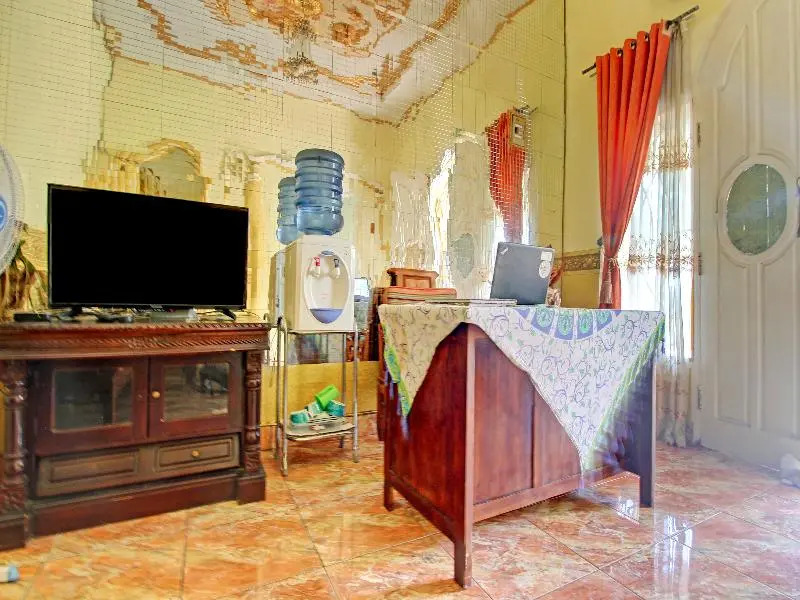 OYO 90307 Fj Alfaeyza Kost