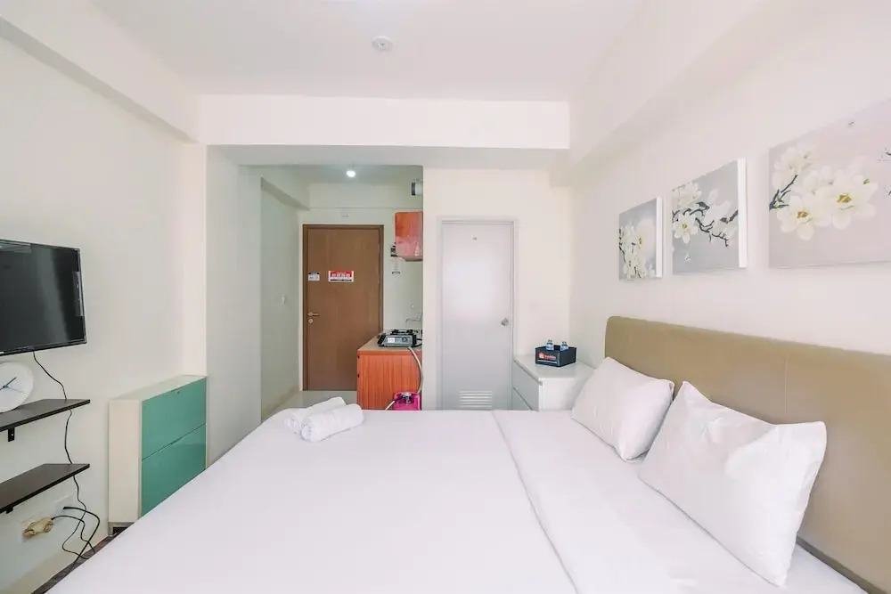 Comfortable and Lovely Studio Podomoro Golf View Apartment