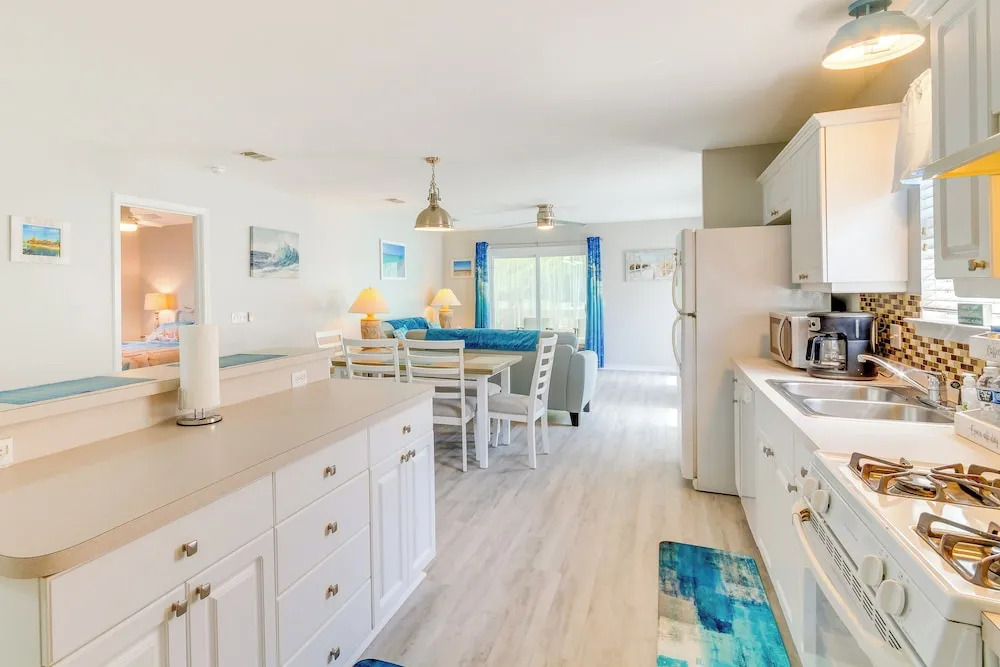 Fenced & Private Backyard: Navarre Retreat