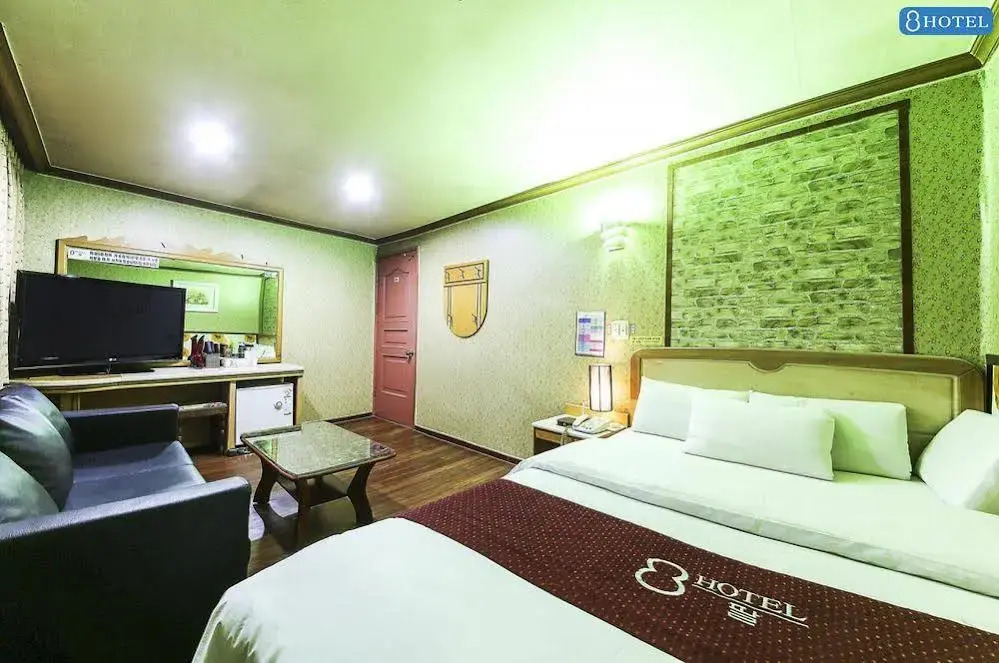 8 Motel