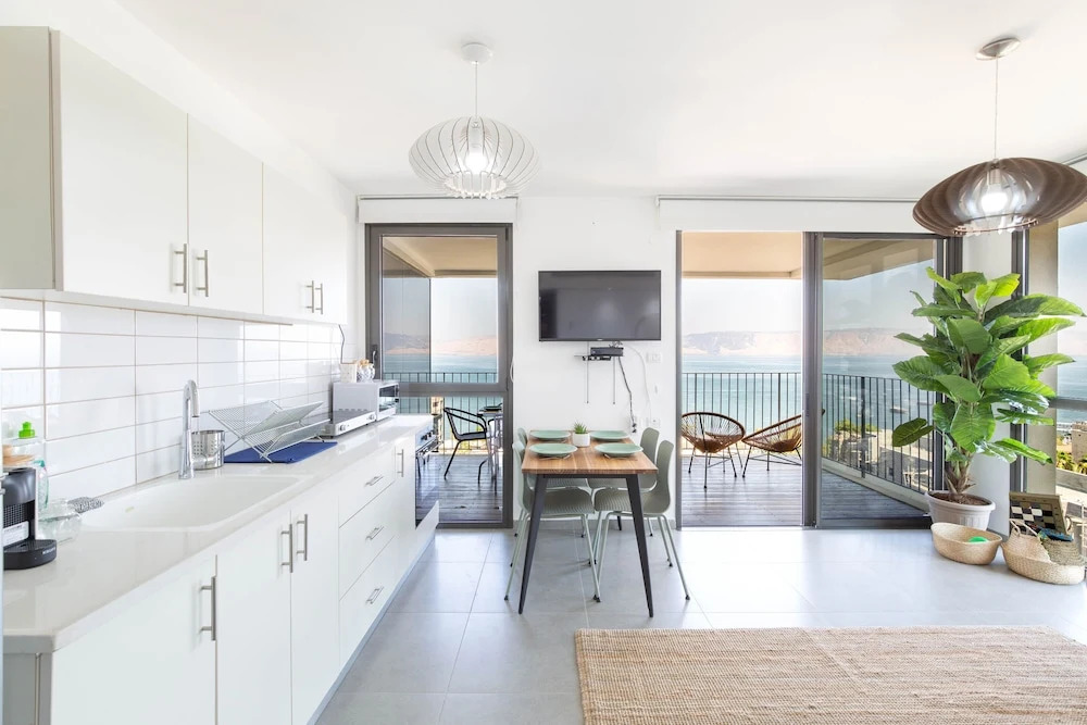 Lakeview Oasis