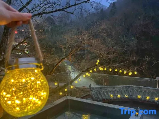 Qingchengshan Weishui Memory Hot Spring Homestay (Qingcheng Houshan Tai'an Ancient Town Branch)