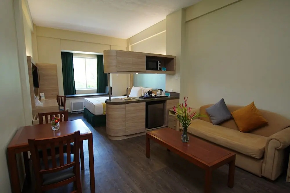 Microtel Inn & Suites Luisita-tarlac