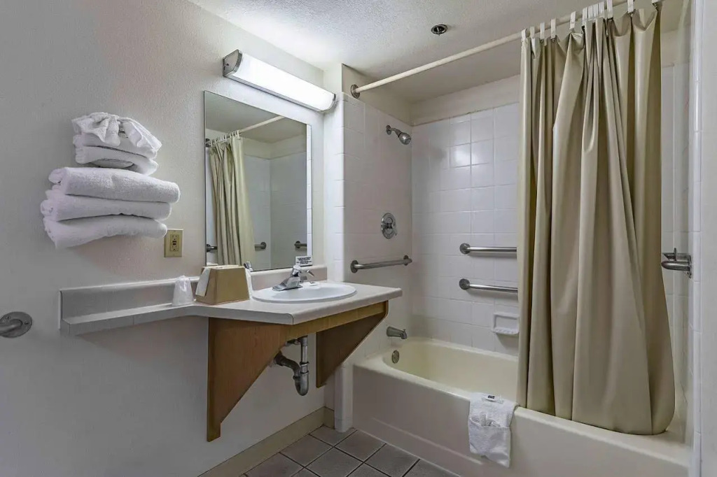 Motel 6-Fresno, CA - Yosemite Hwy