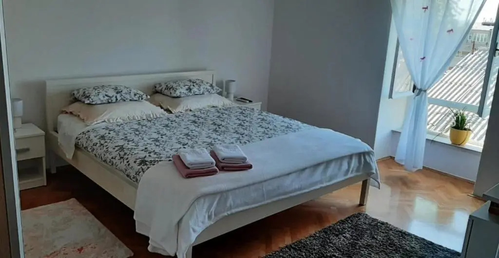 Modern Luxury 2-bedroom apt With Balcony & Patio