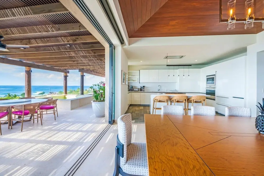 Sunny Vacation Condo 8