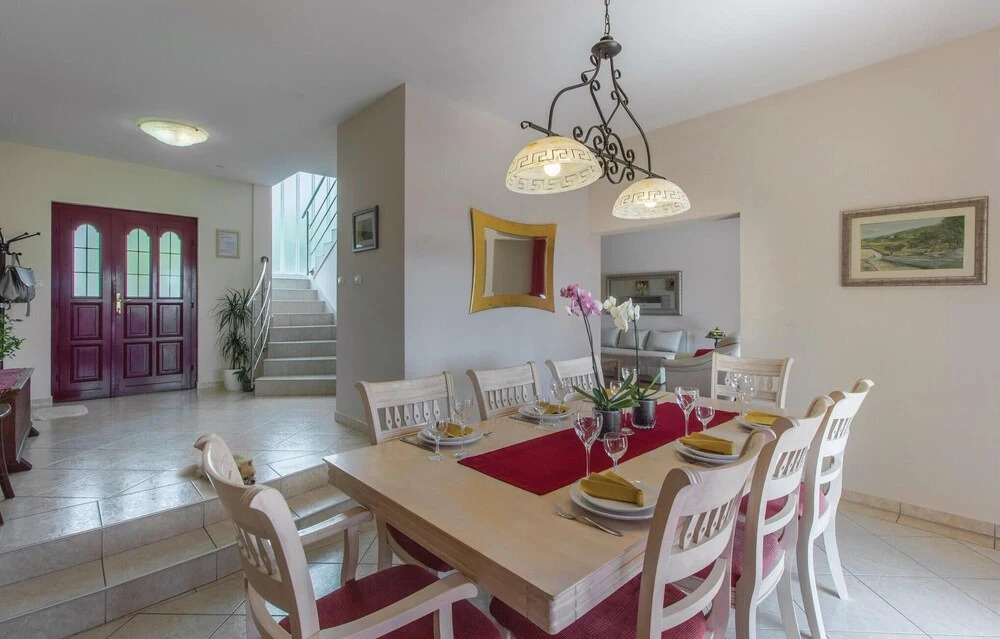 Amazing Home in Stobrec With Wifi and 4 Bedrooms