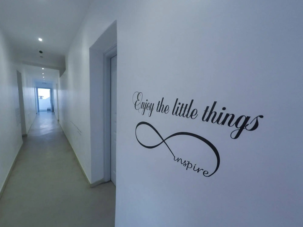 Central Fira Suites
