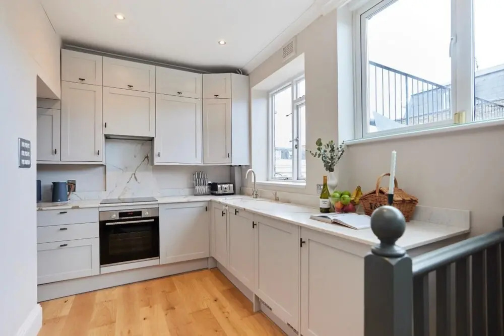 The Earl s Court Space - Modern 2Bdr Flat with Terrace Parking