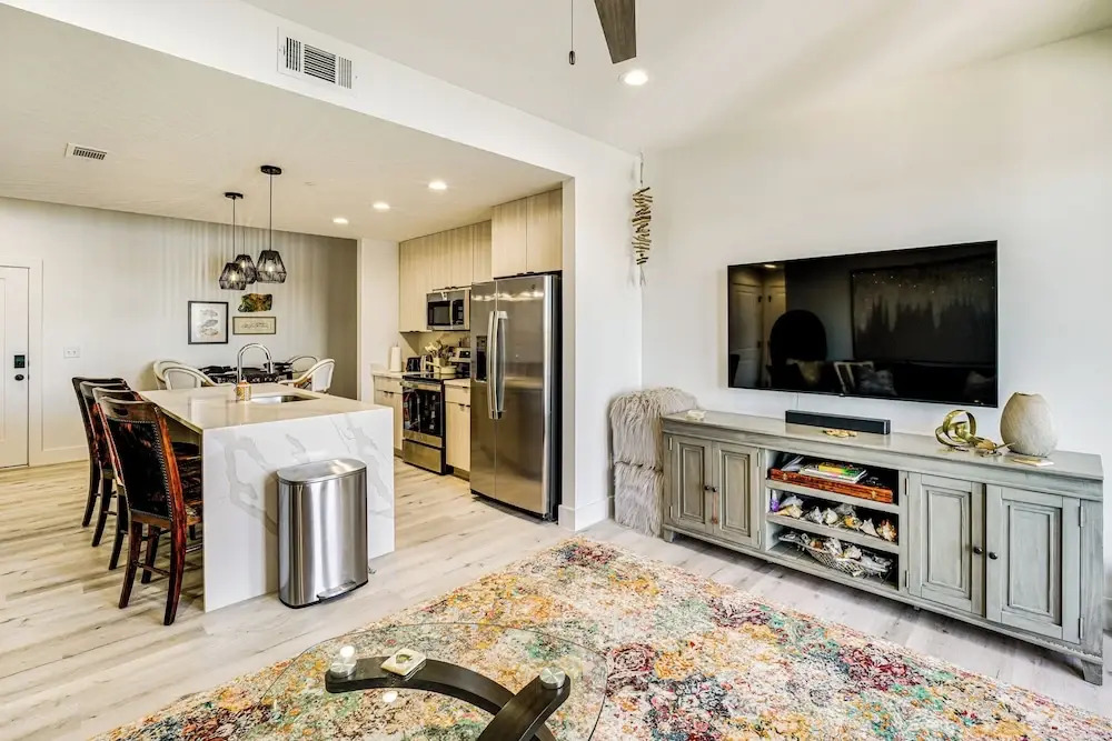 3 Mi to Gulfport Beaches: Waterfront 'casa Pesce'