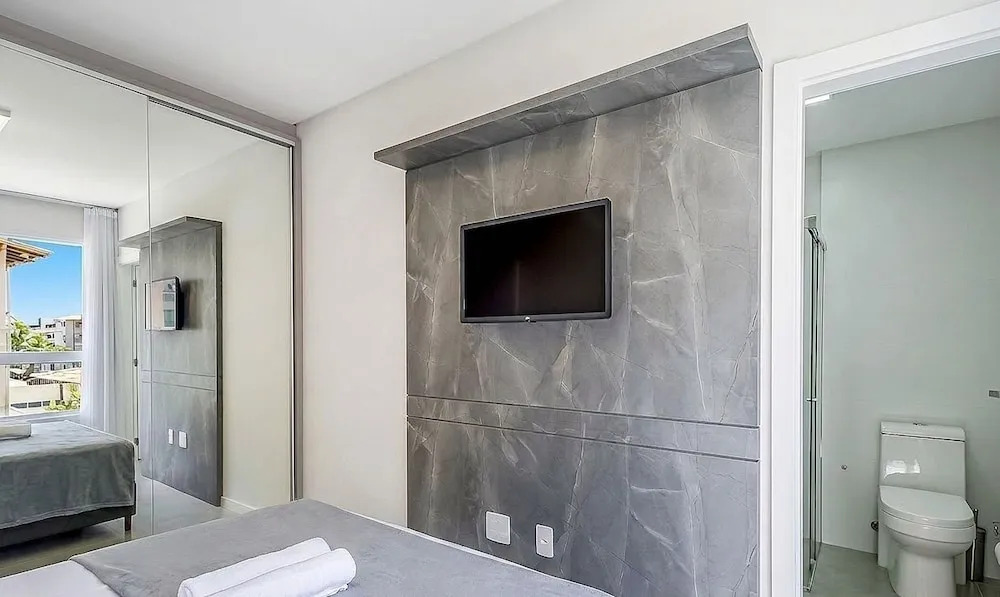 Modern 3BR apt Near the Beach Ema0201