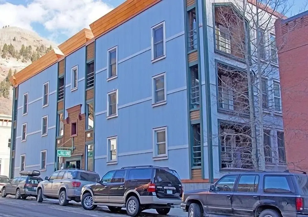Perfect Location! King Bed, Full Kitchen, Walk To Gondola 2 Bedroom Condo by RedAwning