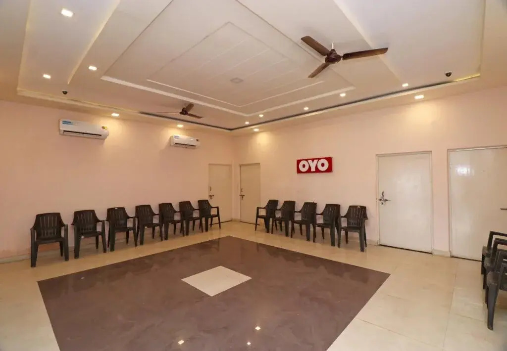 Hotel Hkj Sanskriti By OYO Rooms