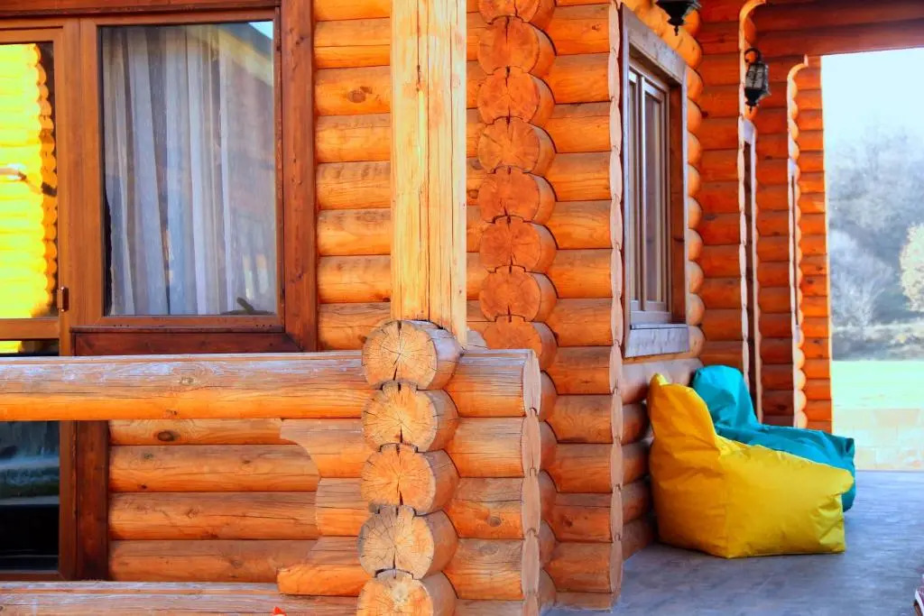 LOG HOUSE