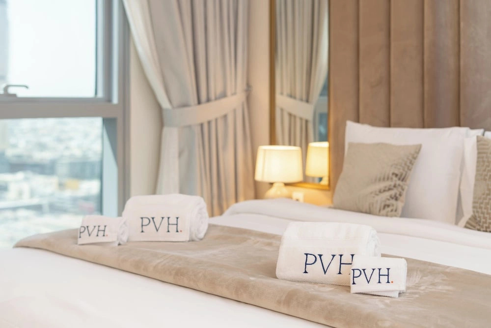 PVH - Central Park 1BR with Study Room