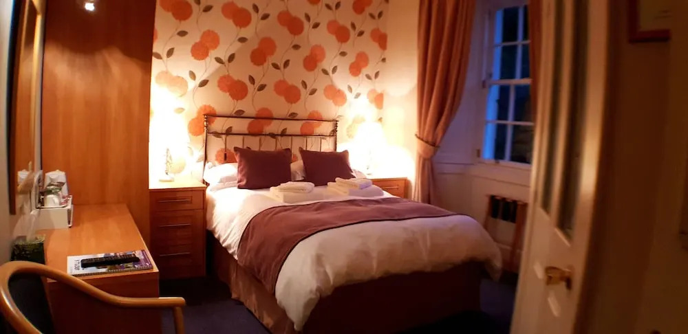 CREAG DHUBH COUNTRY HOUSE