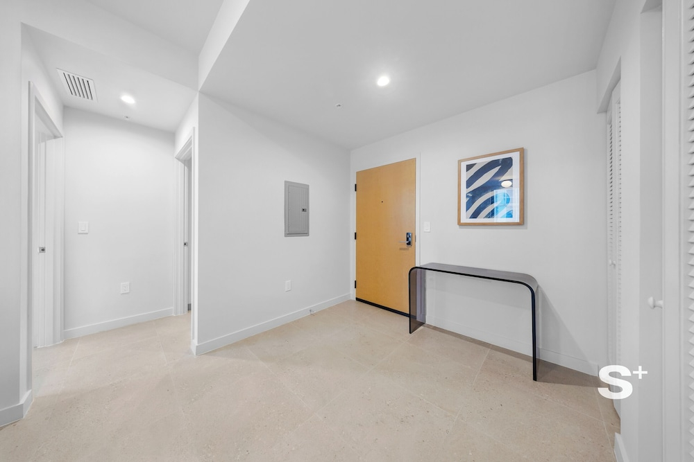 Modern Condo in DTW Miami - Gym & Pool