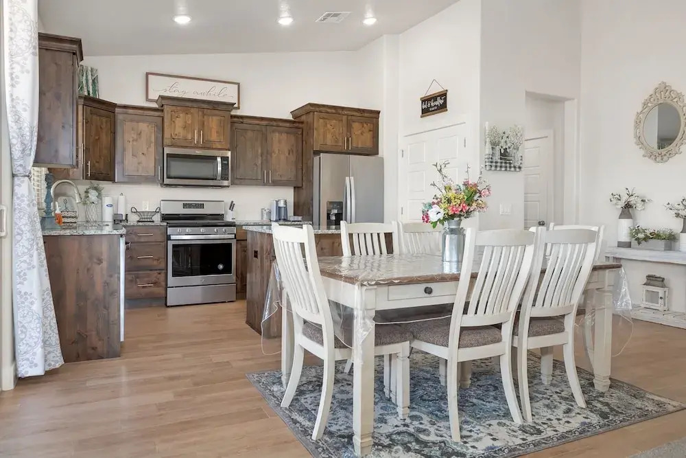 Rock Canyon Oasis 4 Bedroom Home by RedAwning
