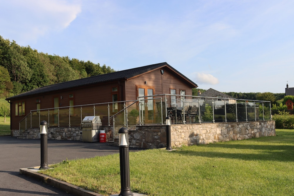 Holly Lodge