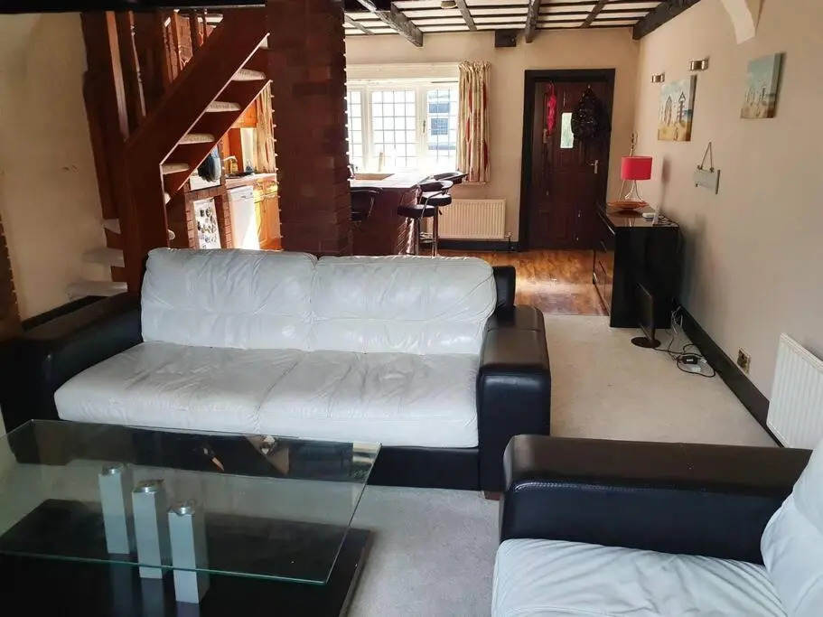 Bournemouth secluded cottage 10mins walk to beach