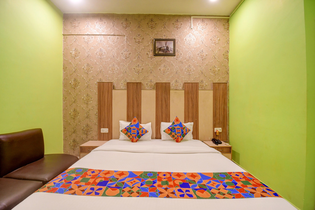 FabHotel Prime Rockstar Suites - Nr Park Circus 7 Point