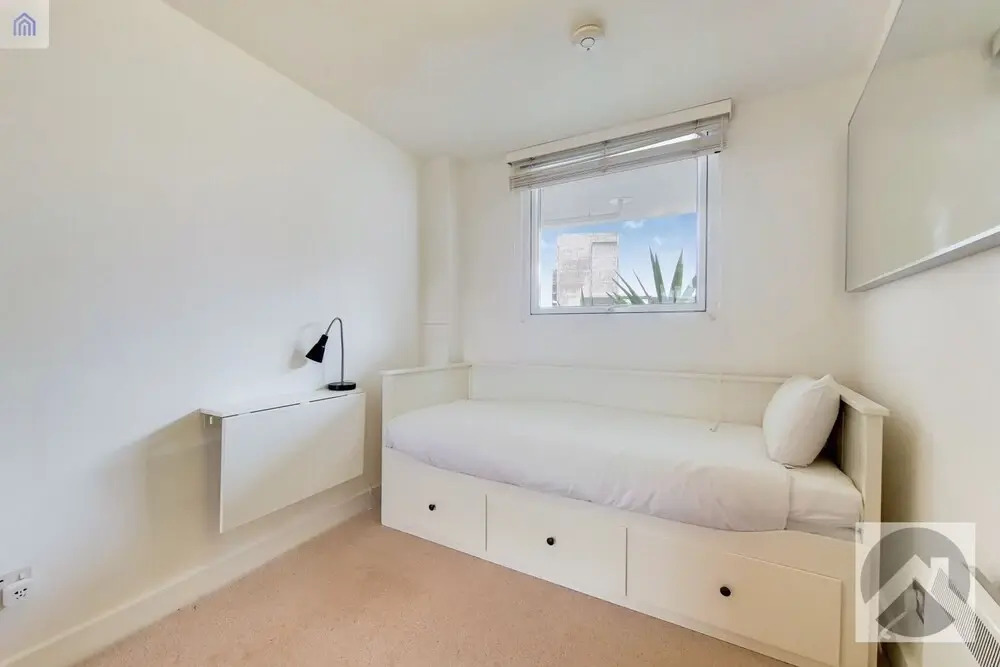 2 Bed &1 Bath Apartment in Canary Wharf