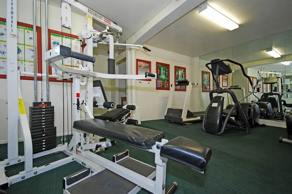 American Inn and Suites