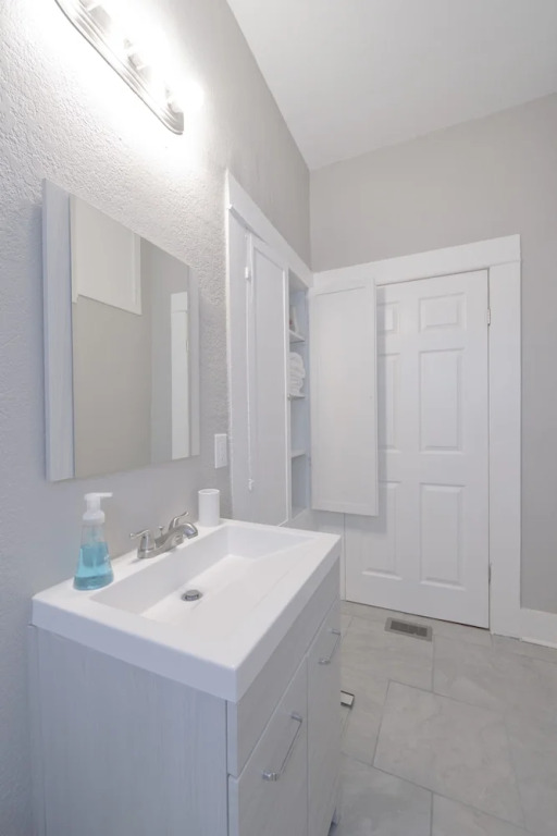 Lovely Laurel-Two Units Sleeps 10
