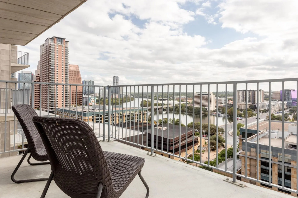 Austin Remote Work Friendly 1BD 1BA Apartment