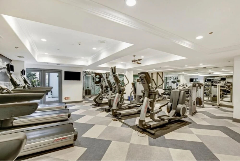 Yes it s Right 2 Suites and 3 Baths in the Heart of San Diego FB2