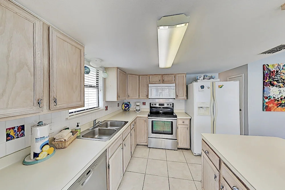 Island W/ Private Pool & Spa, Steps To Beach 3 Bedroom Home