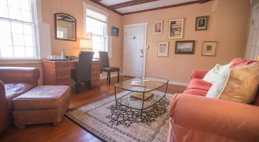 Entire Private Historic Inn Downtown Newport