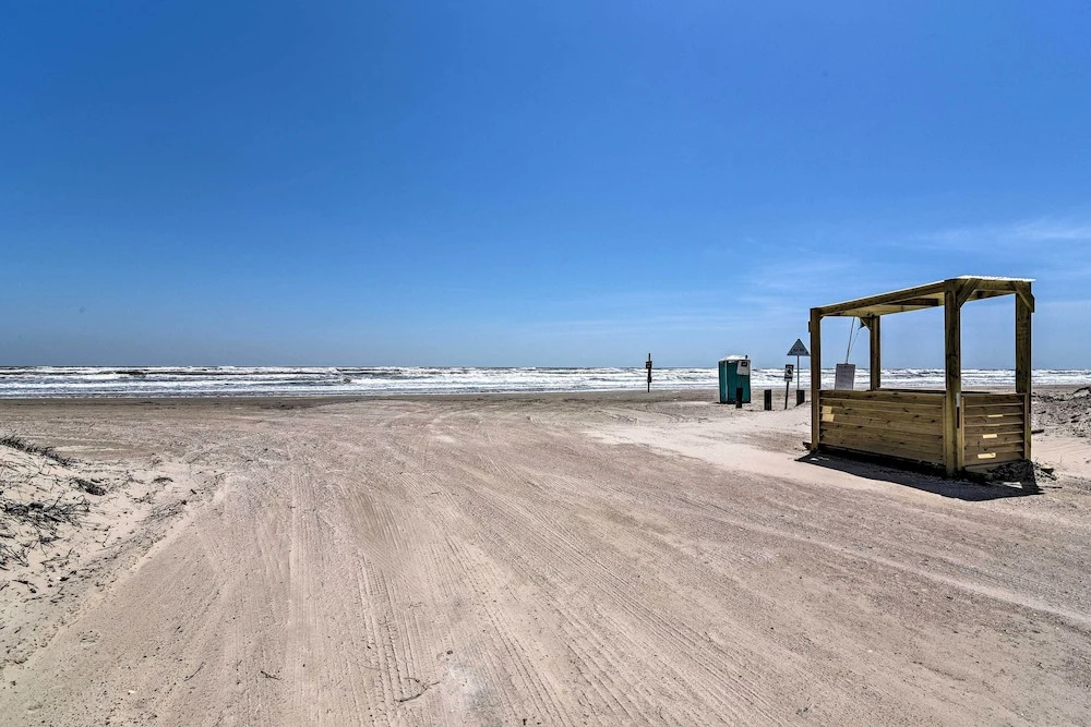 Surfside Beach Home w/ Deck, Views & Beach Access!