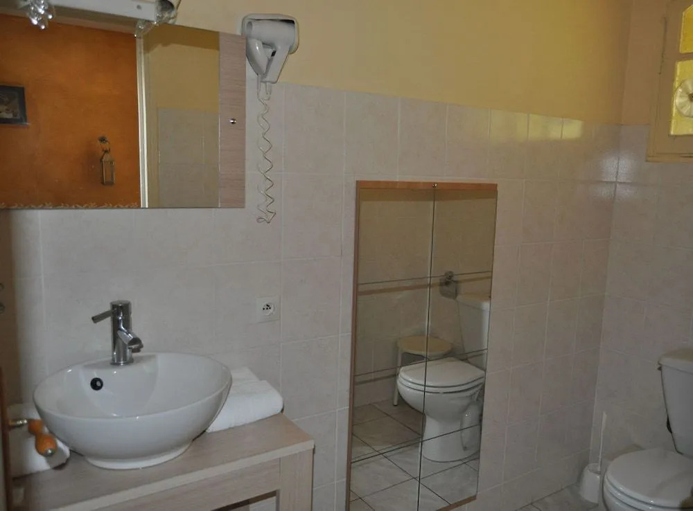 Hôtel La Garrigue & Bar Le Perchoir