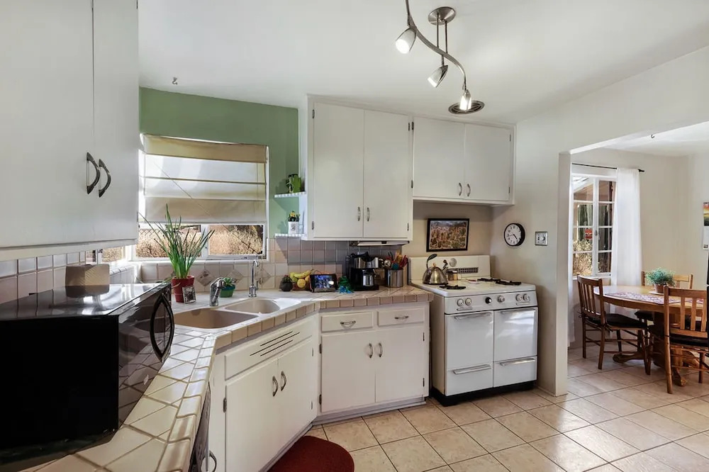 Cactus Garden Cottage 2BR by Casago
