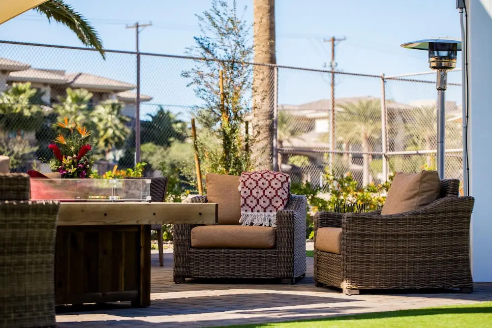 211 Fully Furnished 1BR Suite-Outdoor Pool! by RedAwning