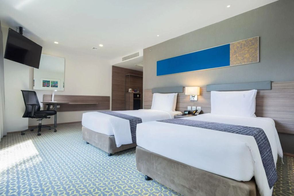 Отель Holiday Inn Express Bangkok Sathorn