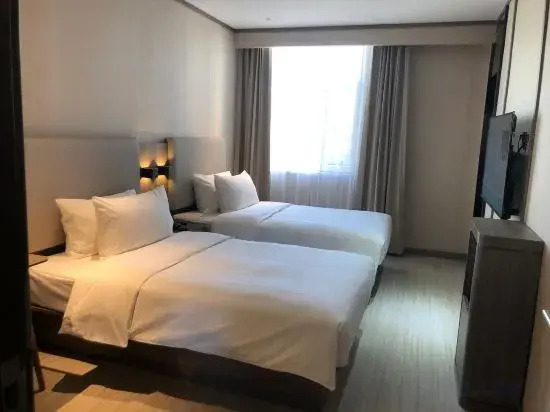 HanTing Hotel (Urumqi Zhongyinggong Subway Station)
