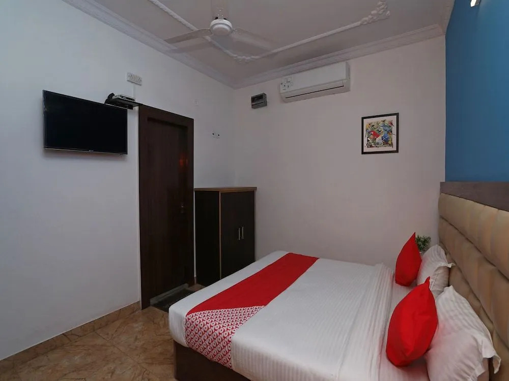 OYO Flagship 17085 Bhagat Residency
