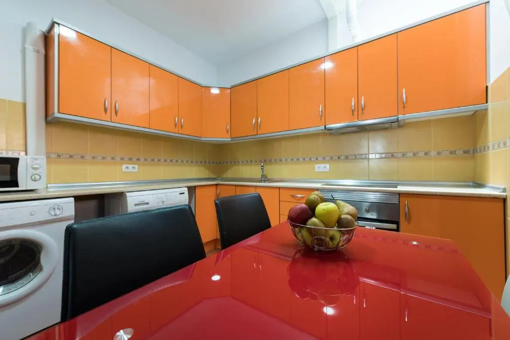 Private Solarium - 2BR House Near the Airport