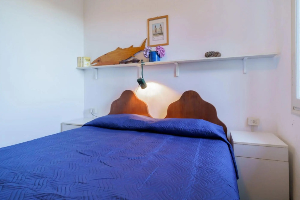 Rustic Villetta Le Grotte sleeps 8 comfortably with a view of the bay of Portoferraio-VILLETTA LE GROTTE