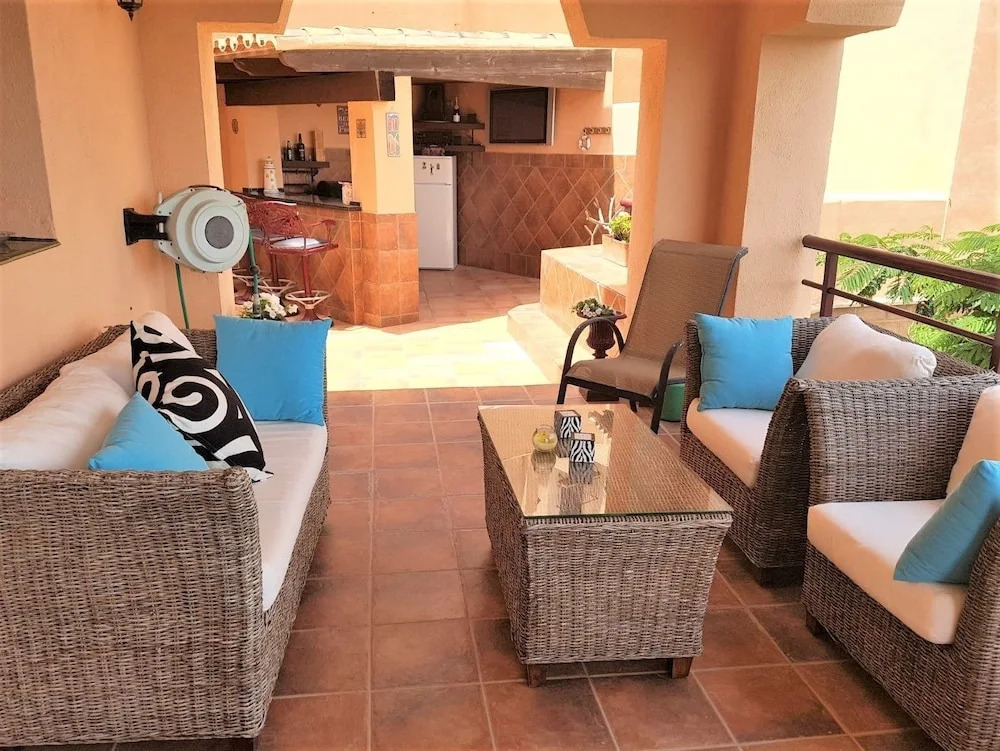 Stunning 4 bed duplex with sea views